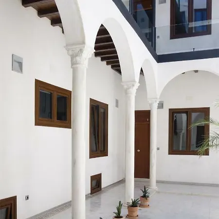 Bustos Tavera Apartment *